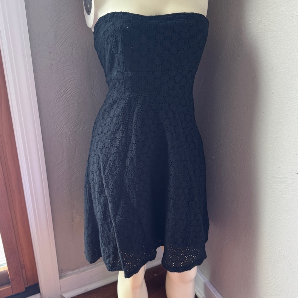 Katie sleeveless dress embroidery pattern black size small